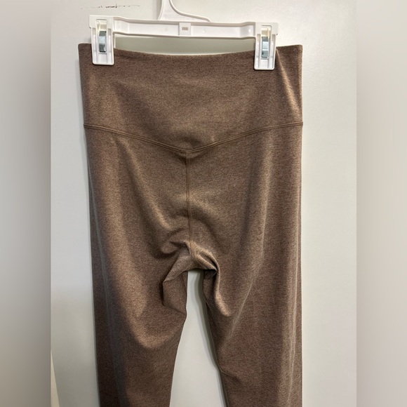 Like New Girlfriend Collective Compressive 7/8 Leggings in Limestone - Picture 10 of 11